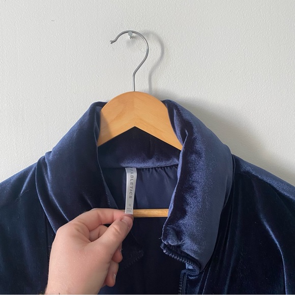 Wander Velour Fabletics Blue Velvet Puffer Cropped Jacket size M - Picture 6 of 7
